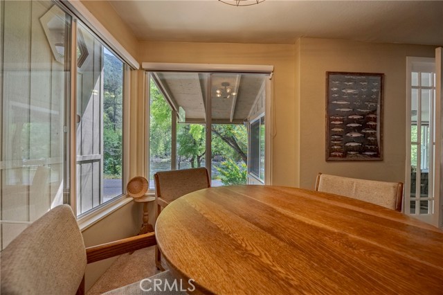 9977 Incline Road, El Portal CA: https://media.crmls.org/medias/01c2b804-18dd-43ac-b077-04e3d9e7cc77.jpg