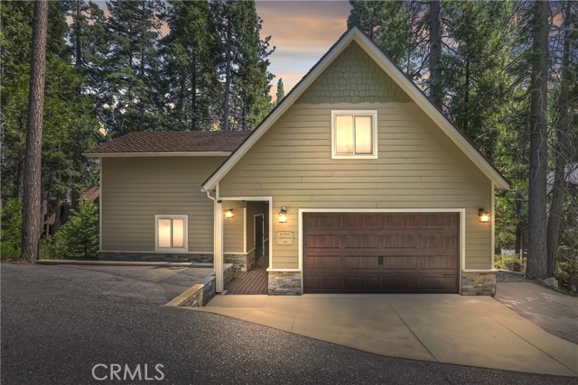 Detail Gallery Image 3 of 50 For 27380 Oakwood Dr, Lake Arrowhead,  CA 92352 - 3 Beds | 3 Baths