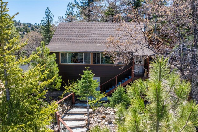 Detail Gallery Image 2 of 43 For 43418 Ridge Crest Dr, Big Bear Lake,  CA 92315 - 2 Beds | 2 Baths
