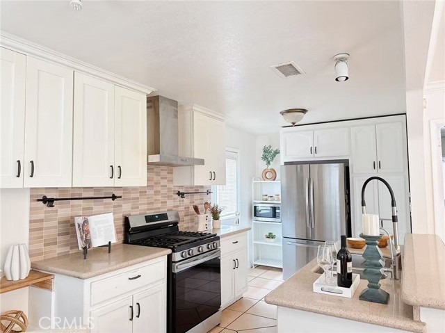 Detail Gallery Image 3 of 23 For 1915 W Palm Dr Dr, West Covina,  CA 91790 - 5 Beds | 2 Baths