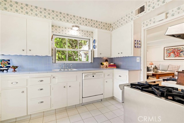 408 Oxford Drive, Arcadia CA: https://media.crmls.org/medias/01c33b29-53c2-44df-aca6-f088870f48e8.jpg