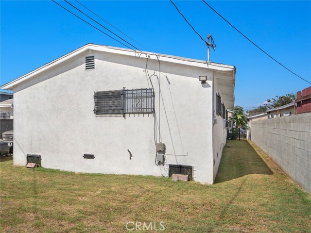 632 E 87th, Los Angeles CA: https://media.crmls.org/medias/01c46e89-57eb-4fff-a75d-57bceac509fe.jpg