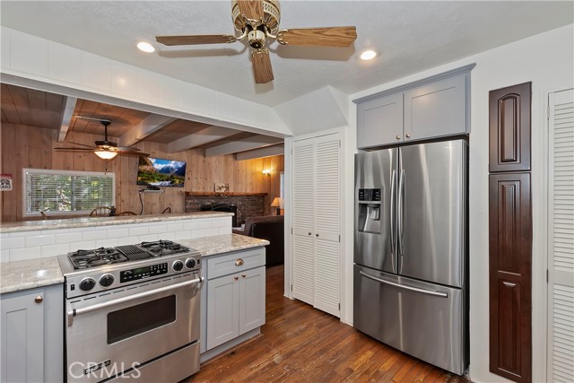 28621 Shenandoah Drive, Lake Arrowhead CA: https://media.crmls.org/medias/01c52454-1507-4c34-997d-7a643f89b04a.jpg