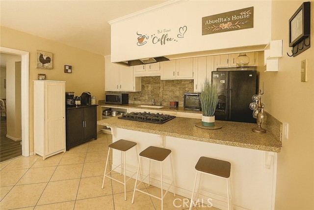 Detail Gallery Image 3 of 40 For 1320 White Ln, Bakersfield,  CA 93307 - 4 Beds | 2 Baths