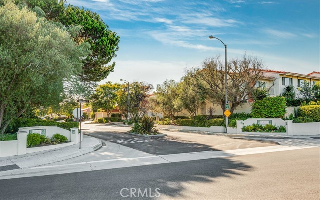 33 Via Sevilla, Rolling Hills Estates, California 90274, 2 Bedrooms Bedrooms, ,3 BathroomsBathrooms,Residential,Sold,Via Sevilla,PV22190375