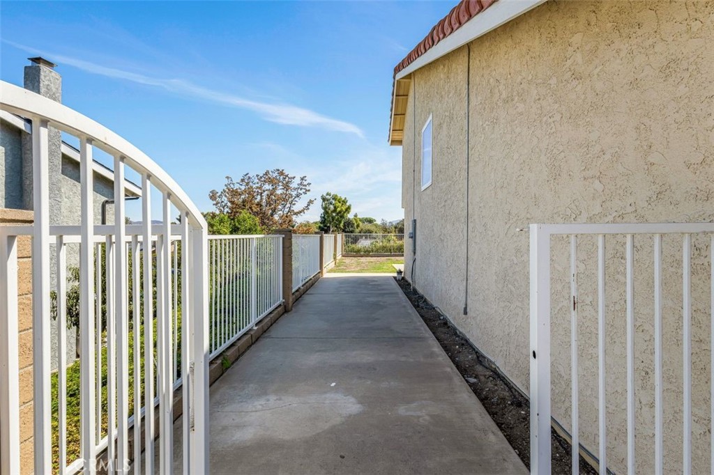 01c7e1a9 B42e 44d4 8217 C578be3e8cb0