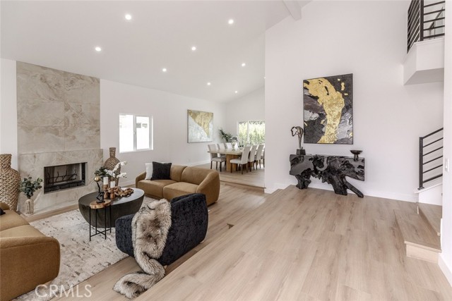 17101 Dearborn Street, Northridge CA: https://media.crmls.org/medias/01c7f13b-fac8-4fac-948a-6e0808023d96.jpg