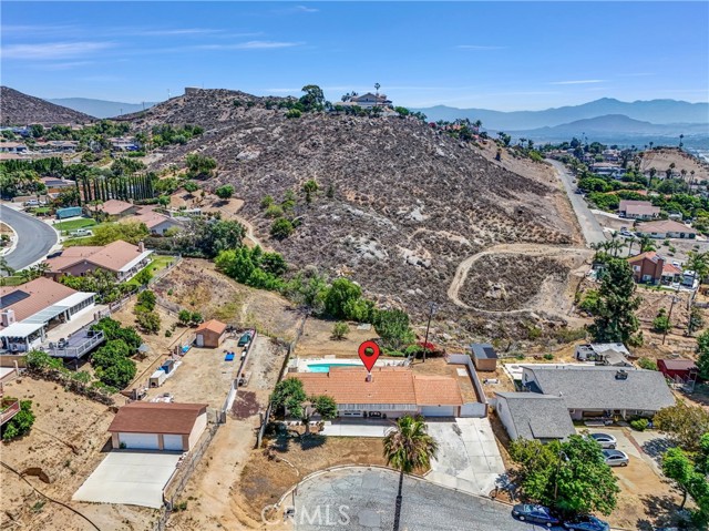 5622 Sharon Way, Jurupa Valley CA: https://media.crmls.org/medias/01c80e86-8536-451d-a4f9-8d0d96ca6ed9.jpg