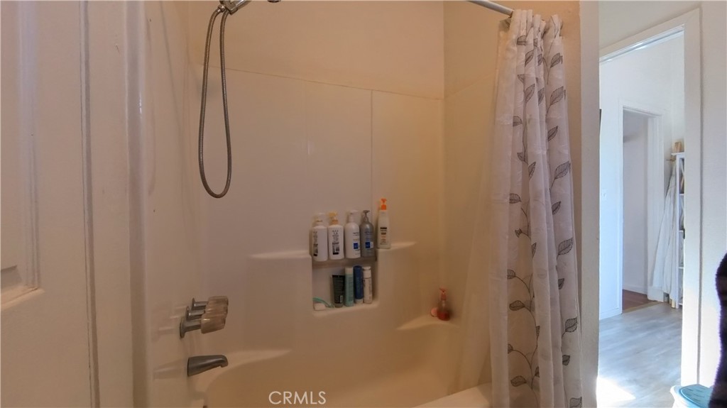 https://media.crmls.org/medias/01c87297-43a7-4654-ba00-cfb4ce4fee69.jpg?preset=X-Large