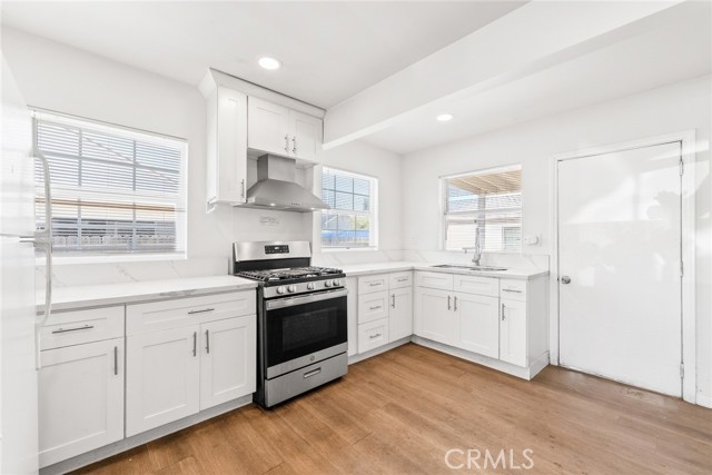 Detail Gallery Image 5 of 31 For 15219 Willard, Panorama City,  CA 91402 - 10 Beds | 8 Baths