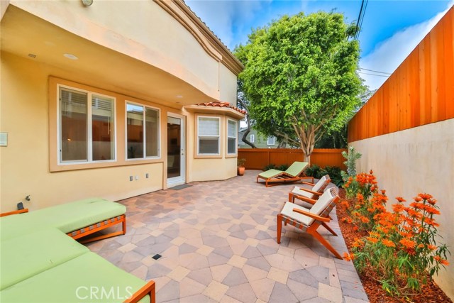 2009 Elm Avenue, Manhattan Beach, California 90266, 4 Bedrooms Bedrooms, ,3 BathroomsBathrooms,Residential,Sold,Elm,SB17127784