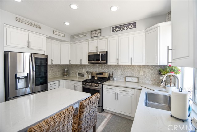 Detail Gallery Image 7 of 35 For 8574 De Loss Dr, Riverside,  CA 92508 - 4 Beds | 2/1 Baths