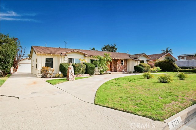 Circular driveway and long driveway leading to a 2 car detached garage