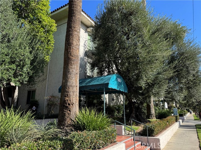 Detail Gallery Image 3 of 10 For 985 E California, Pasadena,  CA 91106 - 2 Beds | 2 Baths