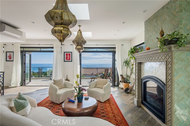 Detail Gallery Image 17 of 42 For 825 Coast View Dr, Laguna Beach,  CA 92651 - 3 Beds | 3/1 Baths