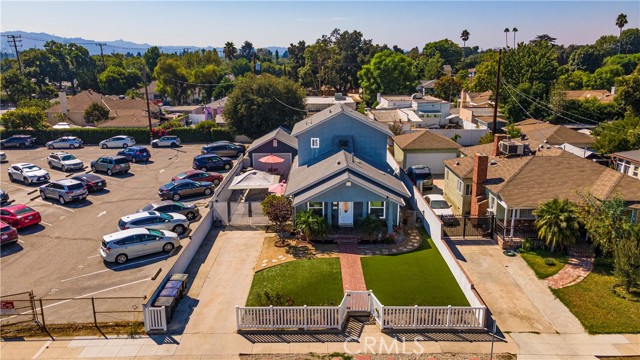 Detail Gallery Image 9 of 45 For 417 N Lamer St, Burbank,  CA 91506 - 5 Beds | 2 Baths