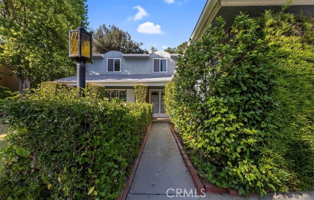 5340 Edgeware Drive, Calabasas CA: https://media.crmls.org/medias/01cc71f6-57b2-4f16-900e-5444ed3940fa.jpg