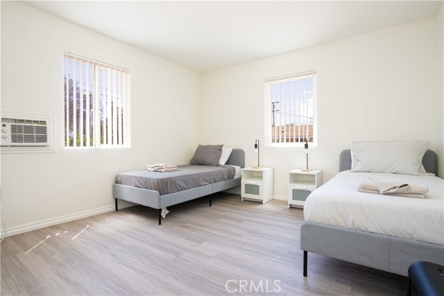 Detail Gallery Image 2 of 13 For 1168 W 35th St, Los Angeles,  CA 90007 - 7 Beds | 4/2 Baths