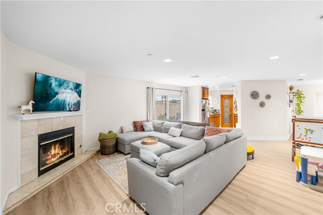 939 Via Camino, Wilmington CA: https://media.crmls.org/medias/01ce0306-1edd-42a9-b5d4-7a7521d4424a.jpg