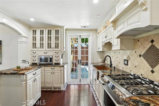 Detail Gallery Image 14 of 38 For 245 F St, Redwood City,  CA 94063 - 3 Beds | 3 Baths