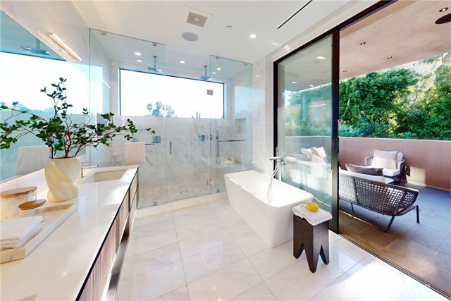 Detail Gallery Image 32 of 56 For 1845 Coldwater Canyon Dr, Beverly Hills,  CA 90210 - 4 Beds | 3 Baths