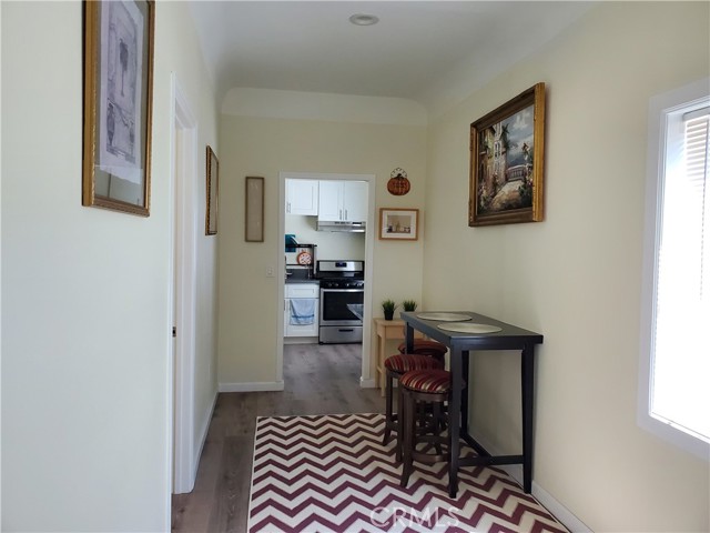 231 W 28th, Los Angeles CA: https://media.crmls.org/medias/01cefa63-47b0-42be-9951-db8de0e6a2e6.jpg