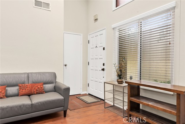 Detail Gallery Image 4 of 27 For 2304 Mathews Ave #2,  Redondo Beach,  CA 90278 - 2 Beds | 2/1 Baths