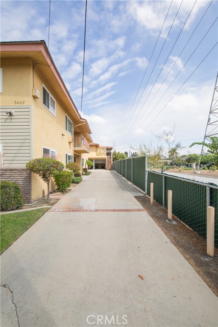 3245 Live Oak Street, Huntington Park CA: https://media.crmls.org/medias/01d050ce-e6e8-4876-8db2-62d6184a94d2.jpg