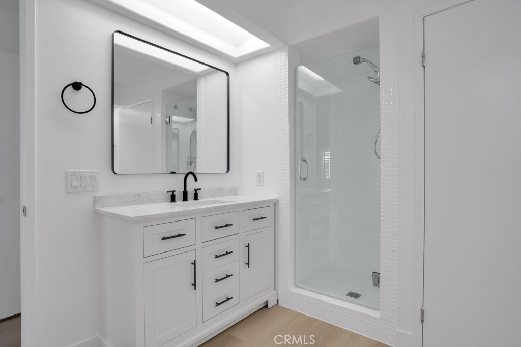 https://media.crmls.org/medias/01d08f4e-df0d-4a5f-8495-4194a4ccd0b9.jpg?preset=X-Large