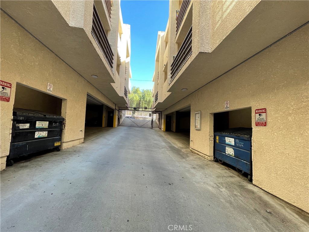 https://media.crmls.org/medias/01d1322b-1b62-484a-a107-576c798ec0a2.jpg?preset=X-Large