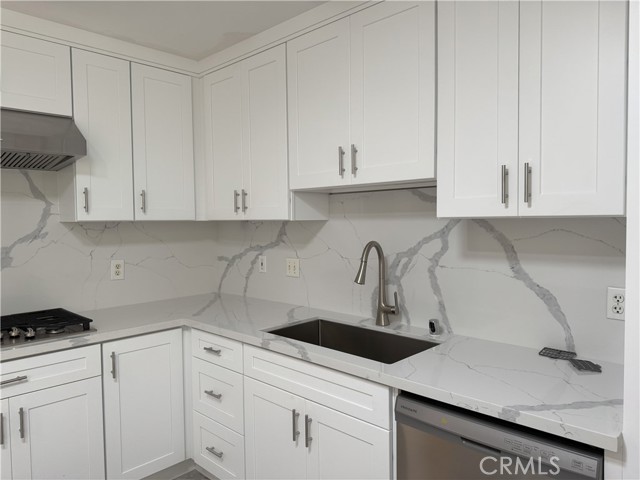 Detail Gallery Image 12 of 49 For 8161 Terry Dr, Huntington Beach,  CA 92647 - 5 Beds | 4 Baths
