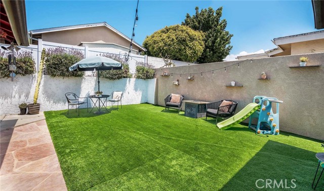 So many places to play outside on this property... WOWZA! big space... private and enclosed... let the kids and the dog have fun!