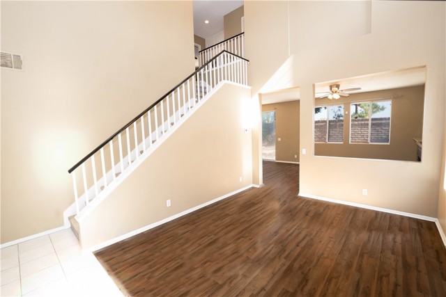 Detail Gallery Image 4 of 39 For 323 Camden Ct, Corona,  CA 92879 - 3 Beds | 2/1 Baths