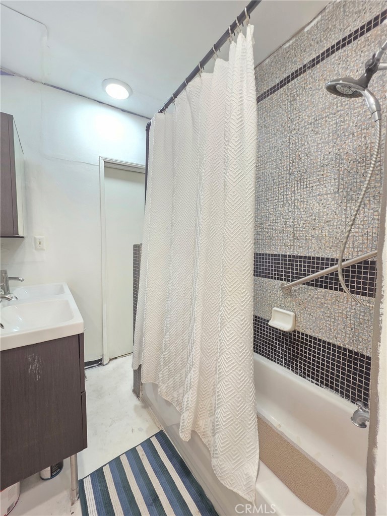 https://media.crmls.org/medias/01d394a0-e251-4c7a-bae3-3ba5c3cbd0da.jpg?preset=X-Large