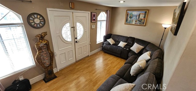 115 E 69th Street, Long Beach CA: https://media.crmls.org/medias/01d45f17-6a3f-48c1-b91a-dd4e147feb84.jpg