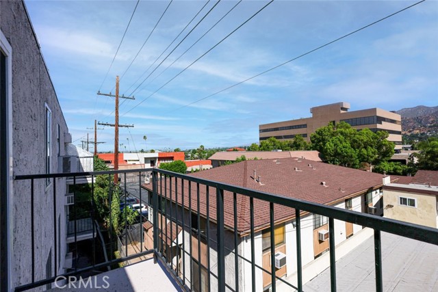 409 Burchett Street, Glendale CA: https://media.crmls.org/medias/01d50764-8ae6-4955-9101-bce590ea5f5a.jpg