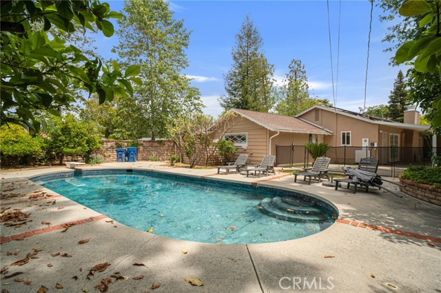 Detail Gallery Image 36 of 39 For 19710 Henshaw St, Woodland Hills,  CA 91364 - 4 Beds | 4 Baths