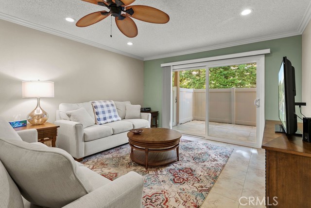 Detail Gallery Image 6 of 22 For 8877 Lauderdale Ct 212b,  Huntington Beach,  CA 92646 - 2 Beds | 2 Baths