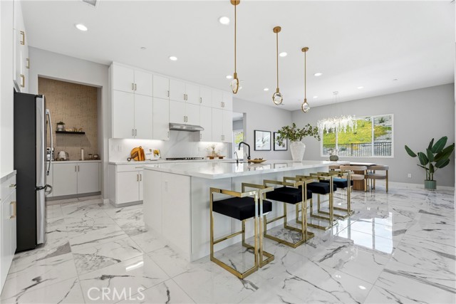 Detail Gallery Image 12 of 75 For 17721 Ridgeline Ct, Saugus,  CA 91350 - 4 Beds | 4 Baths