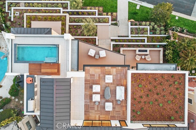 Detail Gallery Image 5 of 59 For 302 Kings Rd, Newport Beach,  CA 92663 - 6 Beds | 8/1 Baths