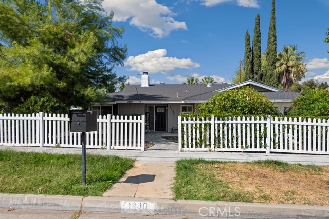 Detail Gallery Image 1 of 42 For 1230 W Cypress Ave, Redlands,  CA 92373 - 4 Beds | 2/1 Baths