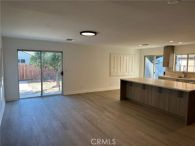 Detail Gallery Image 8 of 15 For 14222 Hart St, Van Nuys,  CA 91405 - 3 Beds | 2 Baths