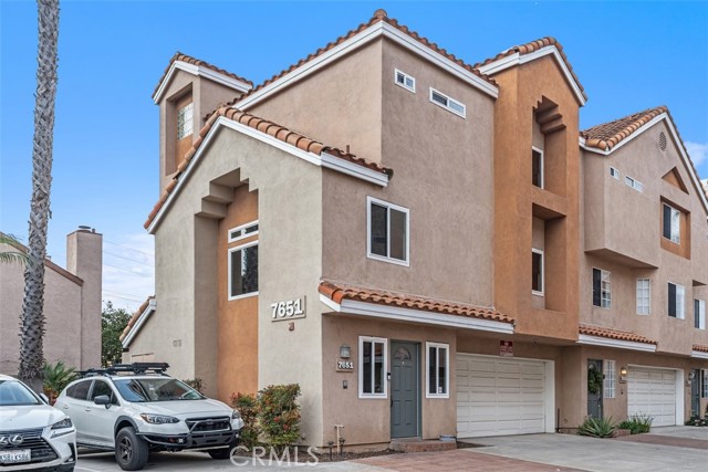 7651 Yorktown Avenue, Huntington Beach CA: https://media.crmls.org/medias/01da30fb-0374-412b-8b23-551cccb79b3d.jpg