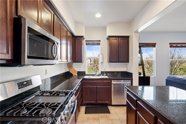 Detail Gallery Image 12 of 40 For 3108 N Oxnard Bld, Oxnard,  CA 93036 - 4 Beds | 3 Baths