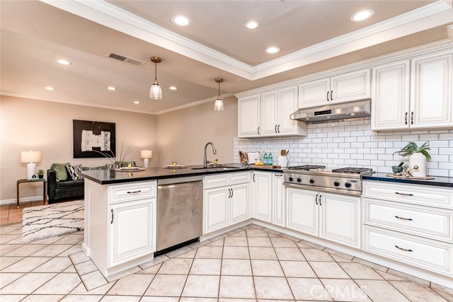 Detail Gallery Image 10 of 43 For 607 Murfield Ct, Fullerton,  CA 92835 - 3 Beds | 2/1 Baths