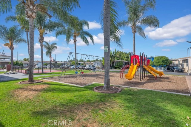 Detail Gallery Image 11 of 13 For 205 Duchess Ln, Santa Ana,  CA 92704 - 4 Beds | 2 Baths