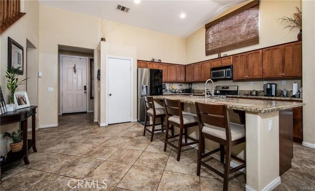 Detail Gallery Image 4 of 24 For 1451 Daybreak Way, Beaumont,  CA 92223 - 4 Beds | 2/1 Baths