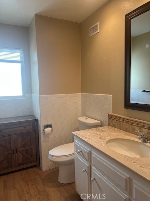 Detail Gallery Image 4 of 8 For 690 Lassen Way, Hemet,  CA 92544 - 2 Beds | 2 Baths
