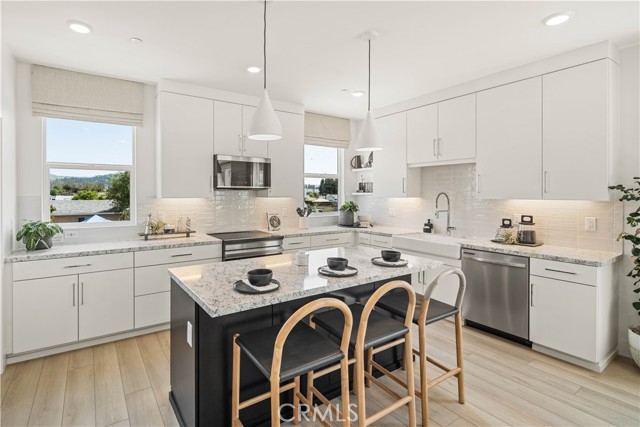 Detail Gallery Image 7 of 14 For 9330 via Azul, Pico Rivera,  CA 90660 - 4 Beds | 3/1 Baths