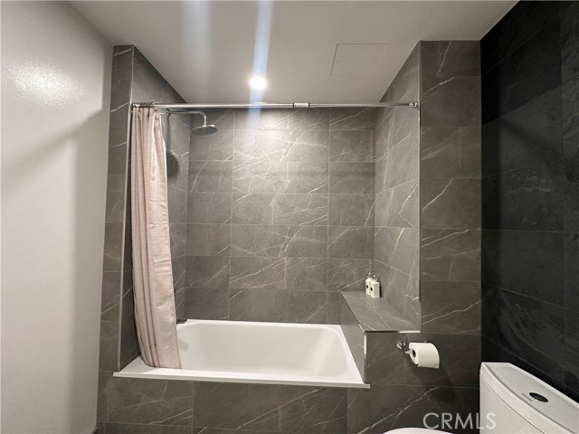 Detail Gallery Image 14 of 14 For 400 S Broadway #1004,  Los Angeles,  CA 90013 - 1 Beds | 1 Baths